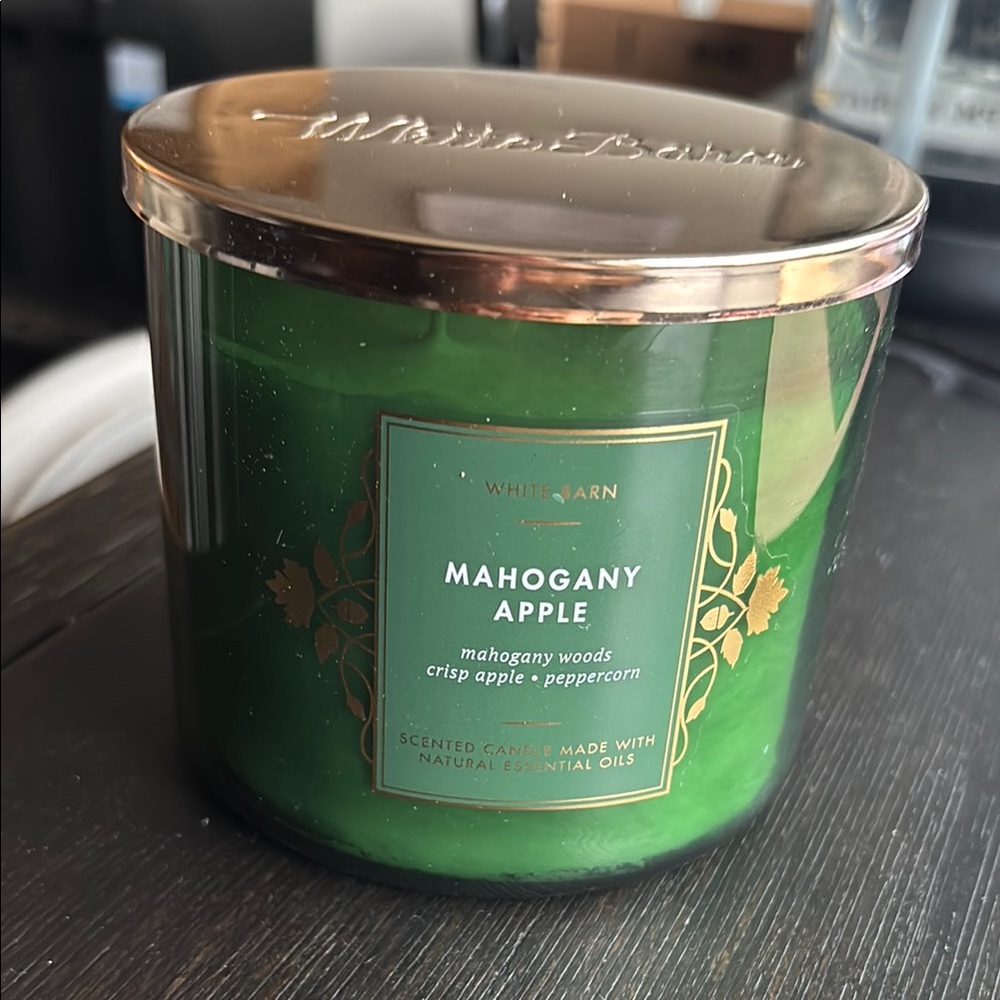 White Barn Mahogany Apple Candle - Green and Gold